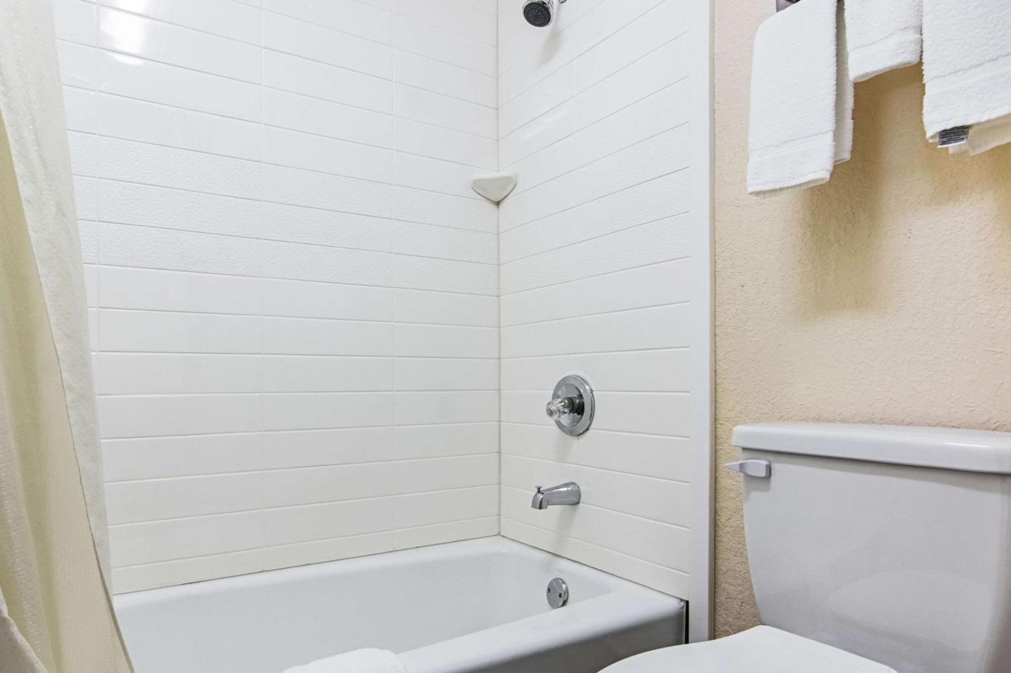Econo Lodge Inn & Suites Matthews - Charlotte Екстериор снимка