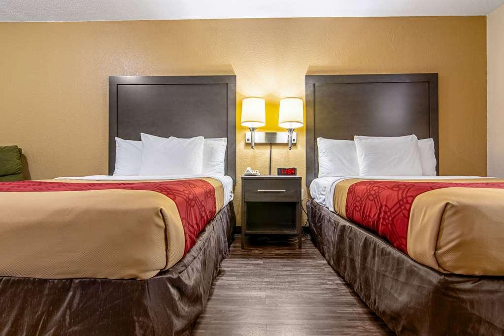 Econo Lodge Inn & Suites Matthews - Charlotte Стая снимка