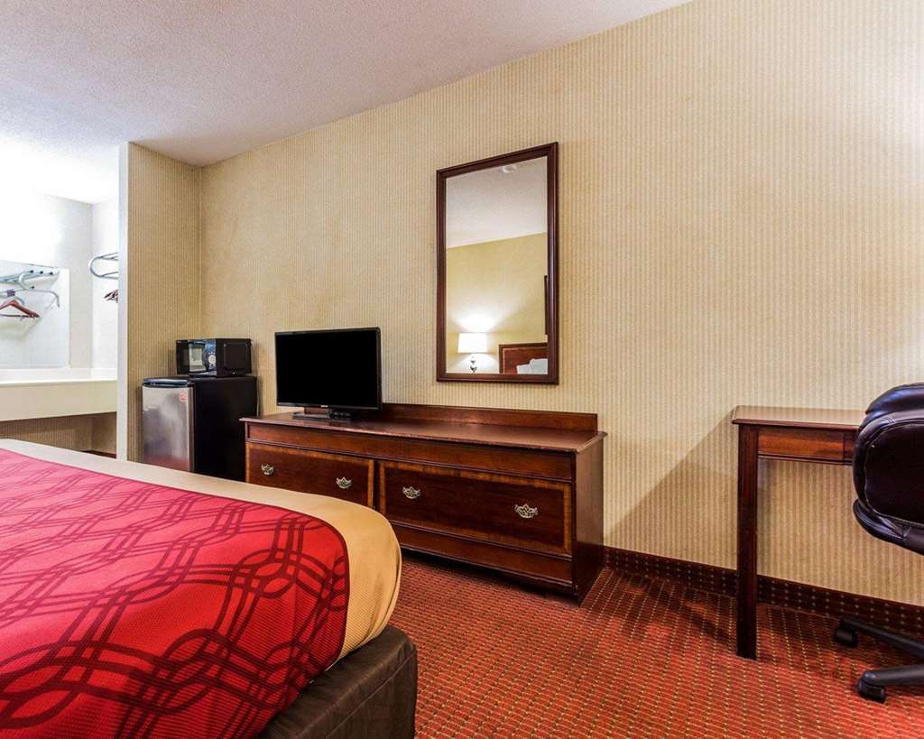 Econo Lodge Inn & Suites Matthews - Charlotte Стая снимка
