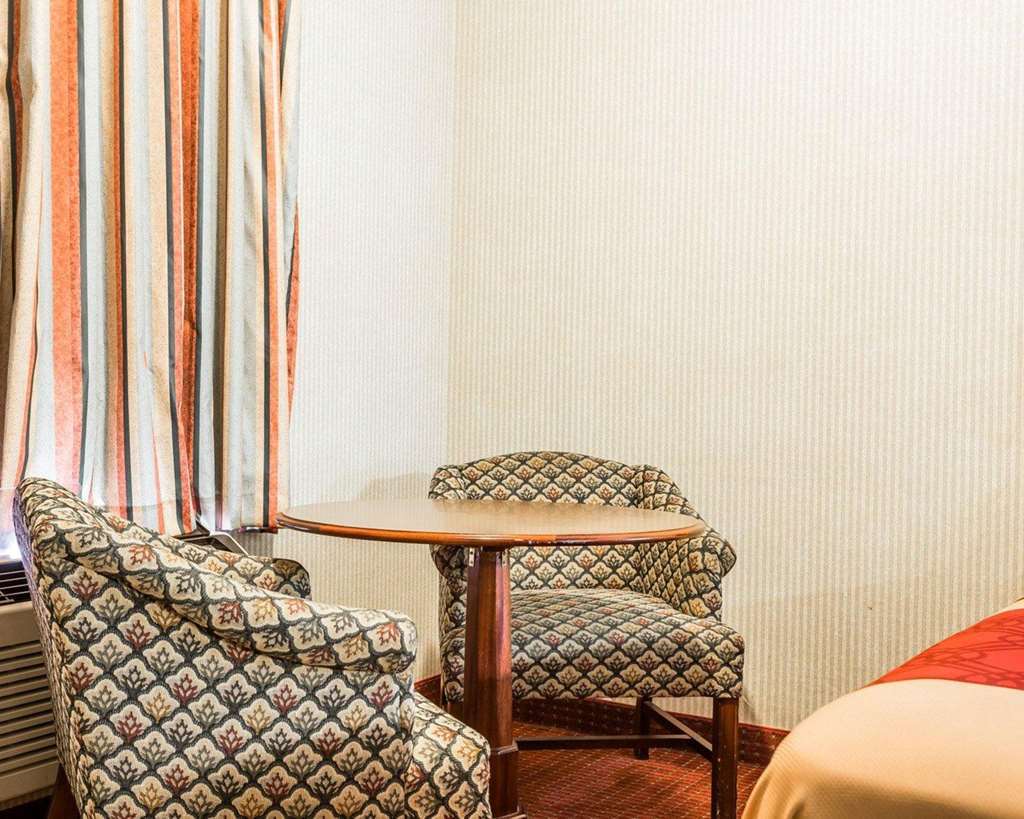 Econo Lodge Inn & Suites Matthews - Charlotte Стая снимка