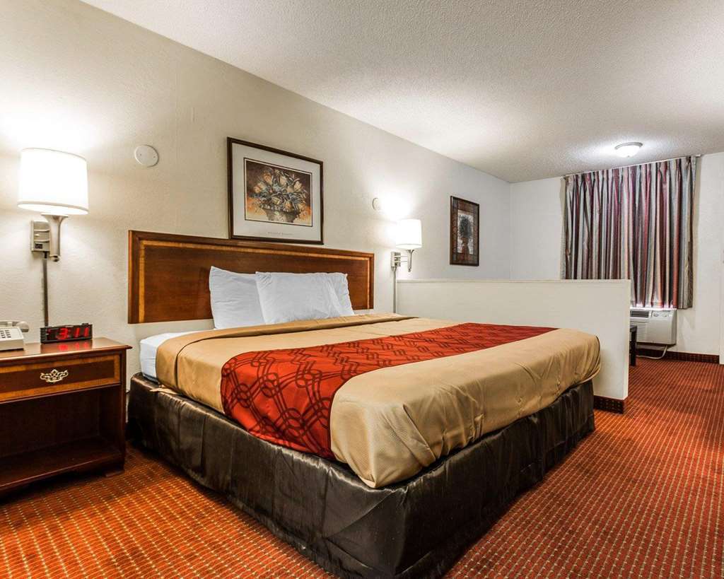 Econo Lodge Inn & Suites Matthews - Charlotte Стая снимка