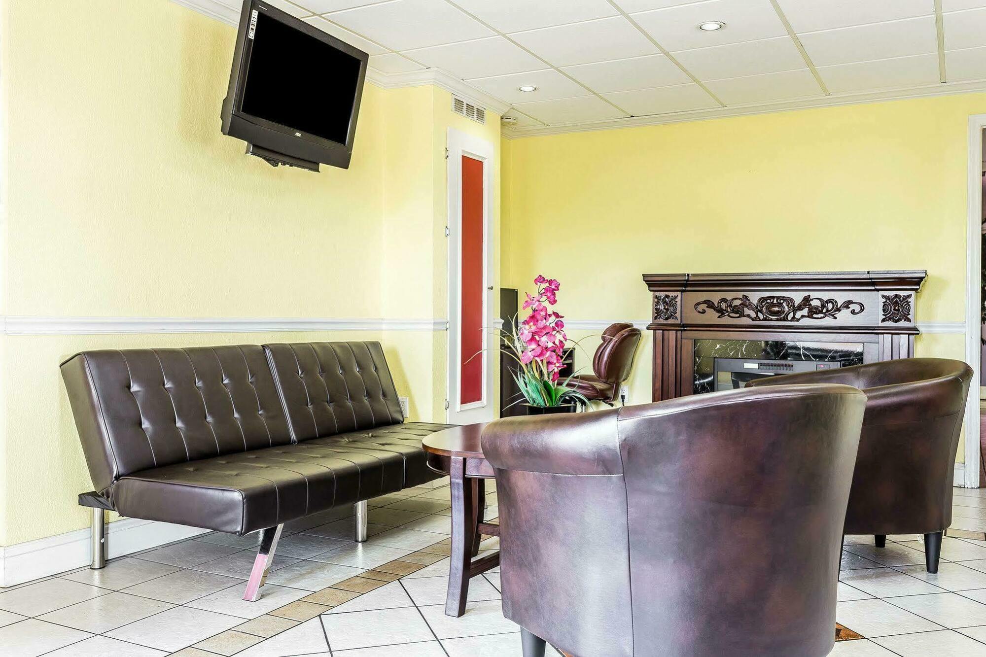 Econo Lodge Inn & Suites Matthews - Charlotte Екстериор снимка