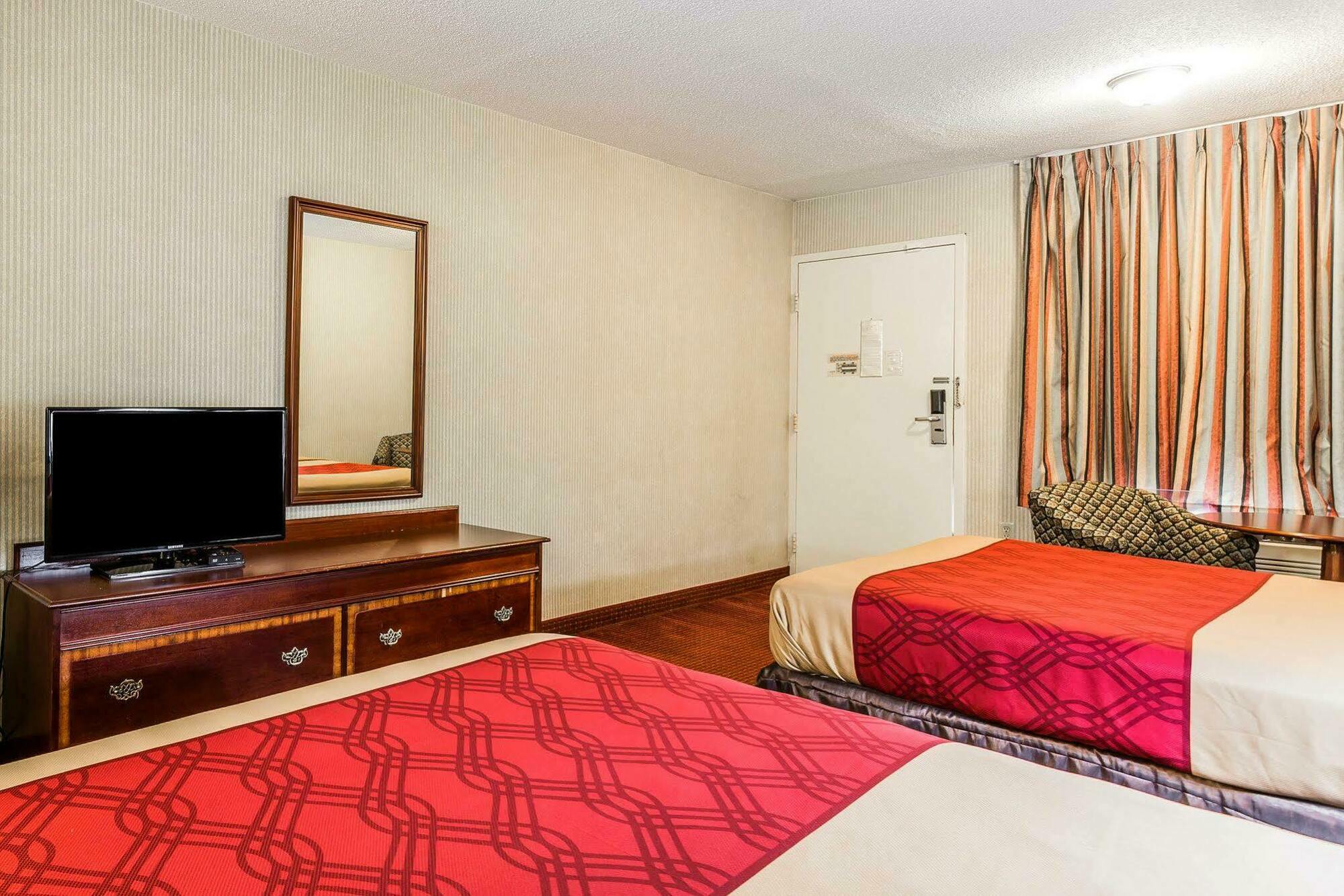Econo Lodge Inn & Suites Matthews - Charlotte Екстериор снимка