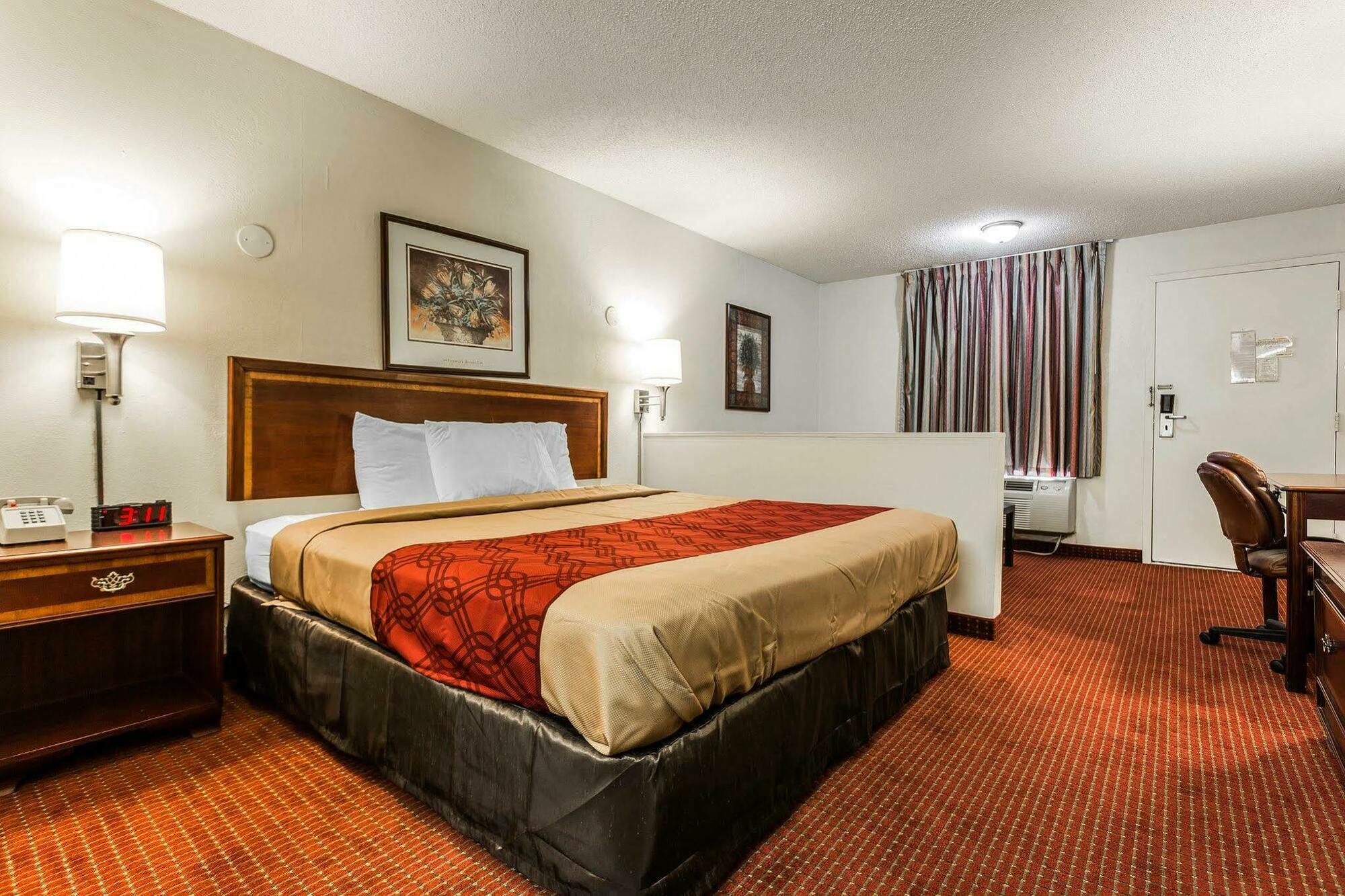 Econo Lodge Inn & Suites Matthews - Charlotte Екстериор снимка
