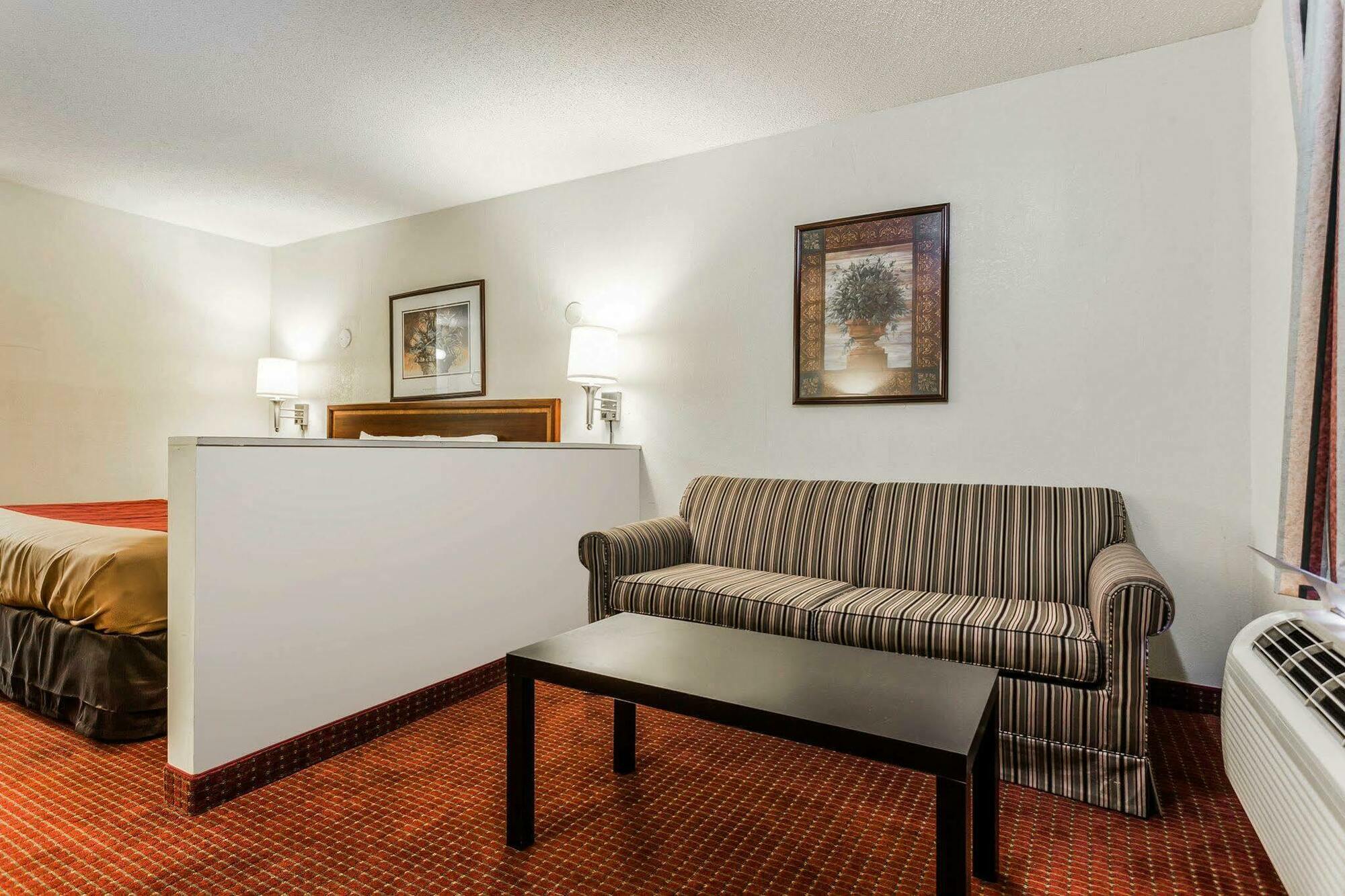 Econo Lodge Inn & Suites Matthews - Charlotte Екстериор снимка